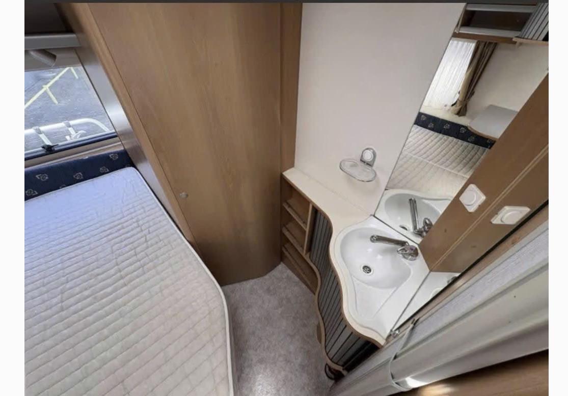 Kip caravan met mover en vloerverwarming