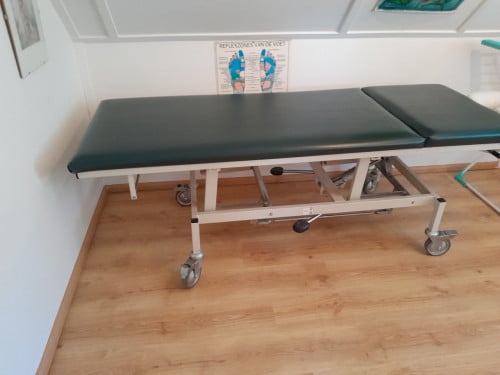 Massage bed