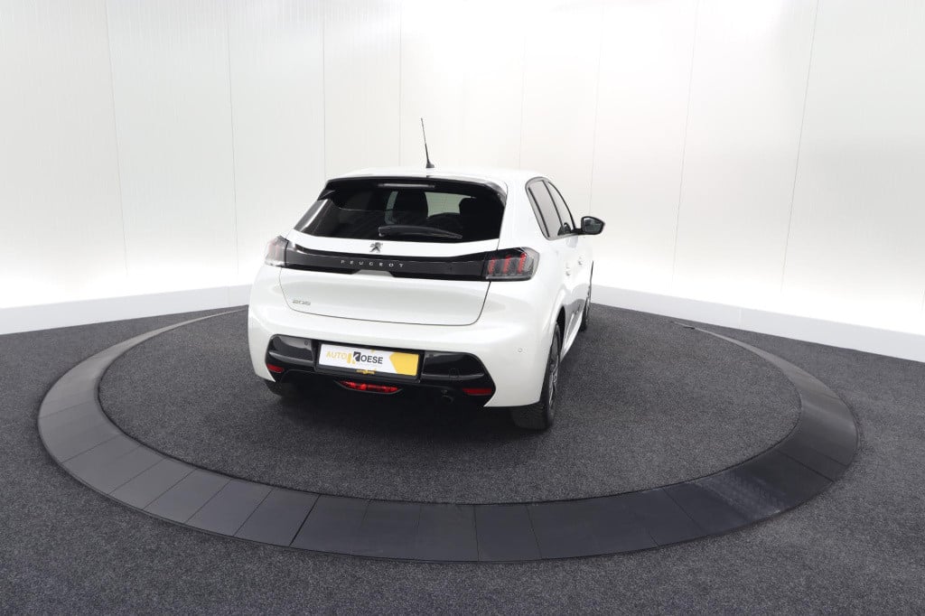 Peugeot 208 puretech 100 eat8 allure pack | camera | apple carplay | parkee