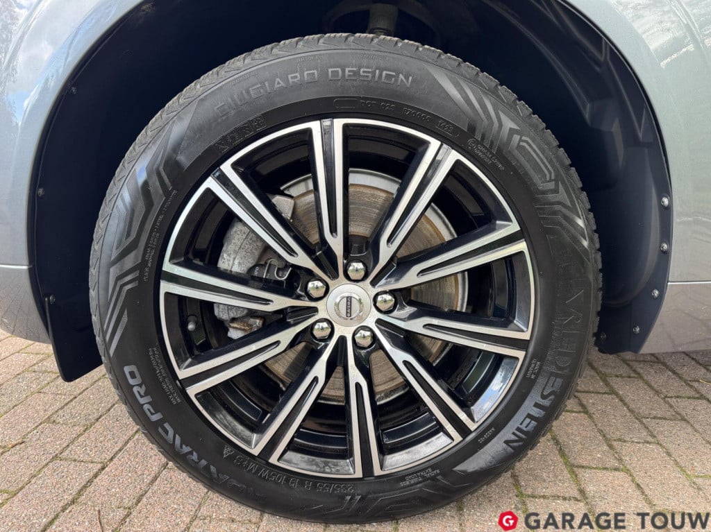 Volvo XC60 2.0 t8 twin engine awd inscription pano hud trekh