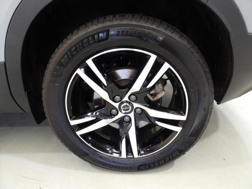 Volvo XC40 b3 163pk mild hybrid aut plus dark