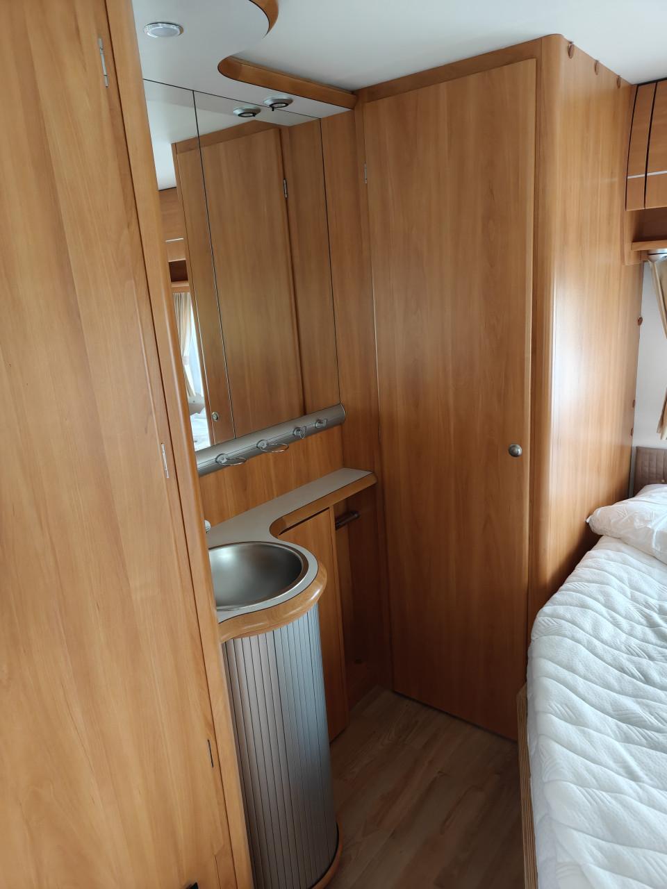 Caravan home car Racer 45 Space