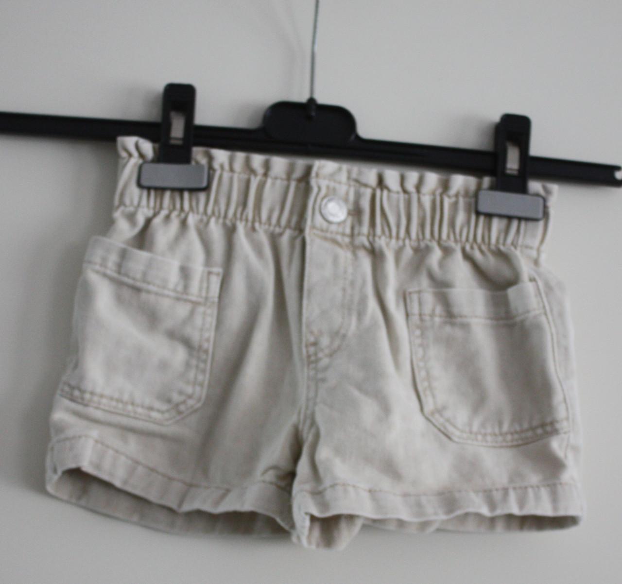 Beige korte broek  maat 98