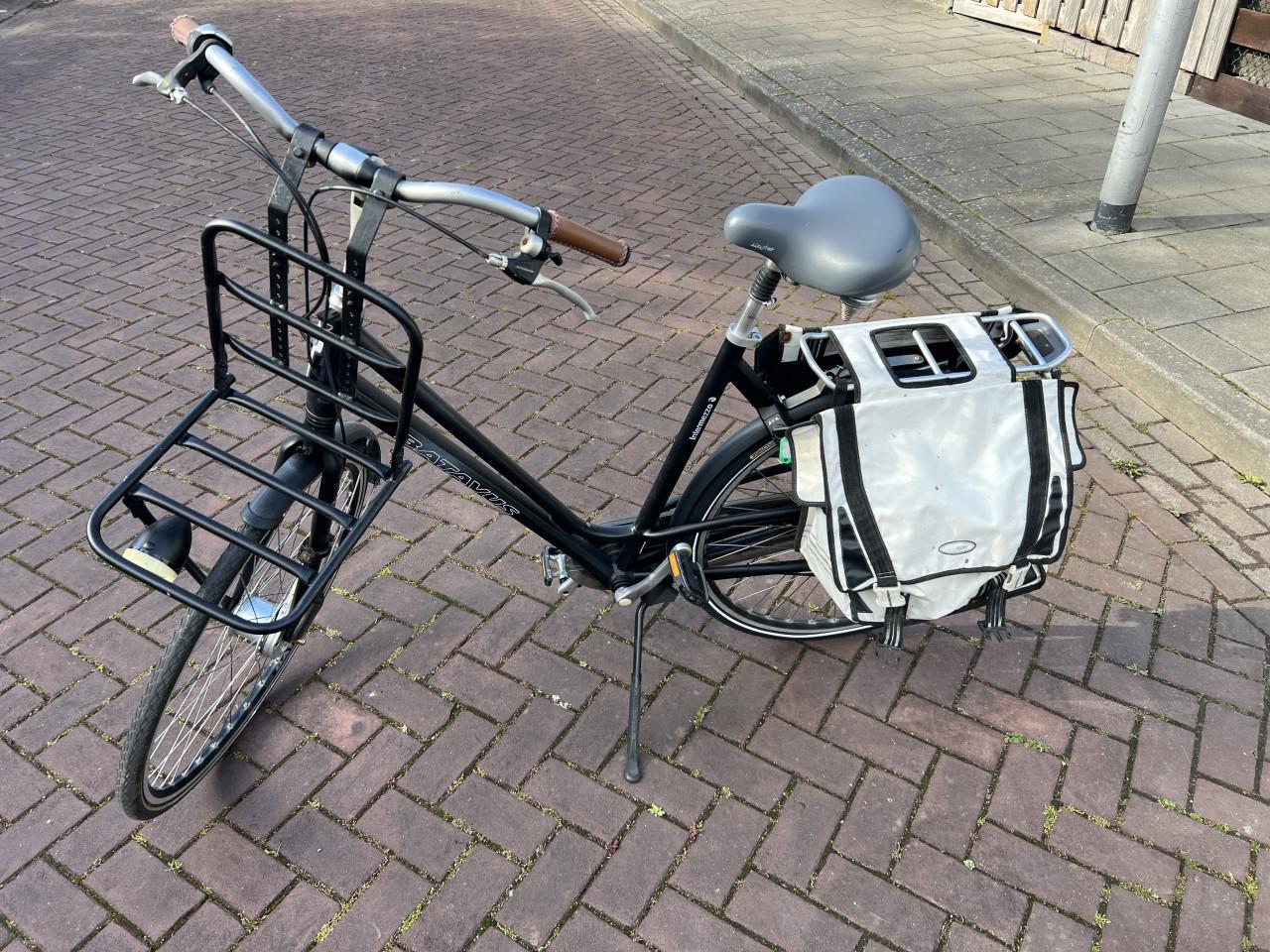 04 Donker blauw kleurige damesfiets van het merk “ Batavus ”