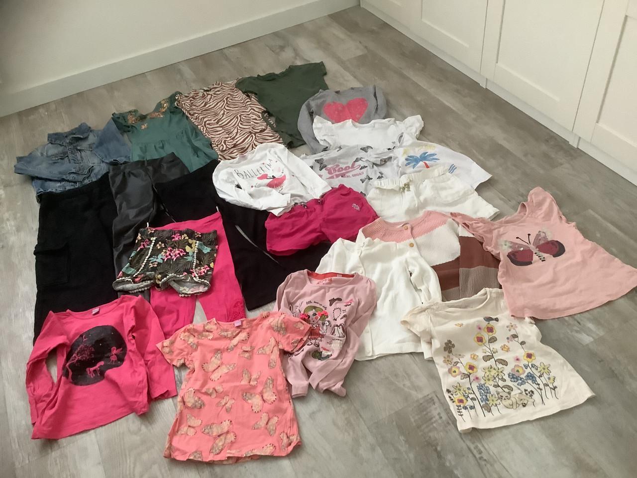 Kledingpakket meisjes - maat 122/128 - 23 stuks