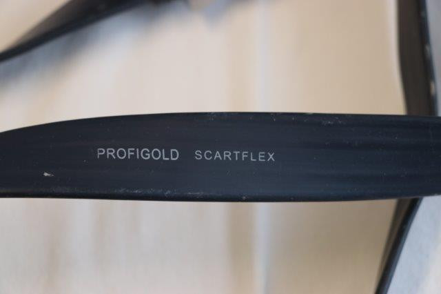 Scart verdeler. Voor drie stekkers +kabel lang: 150 cm. Merk: proficold sca