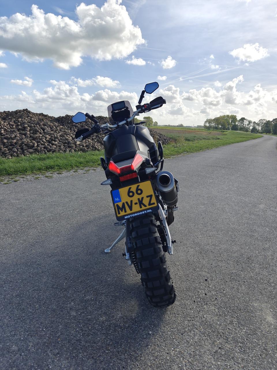 2024 Aprilia Tuareg 660 Artreides Black met veel extra's