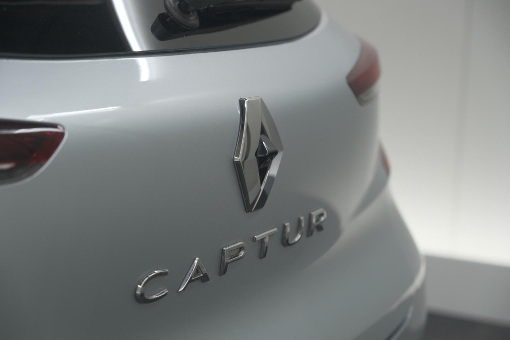Renault Captur mild hybrid 140 edc techno | trekhaak | 360 camera | 9.3 inc