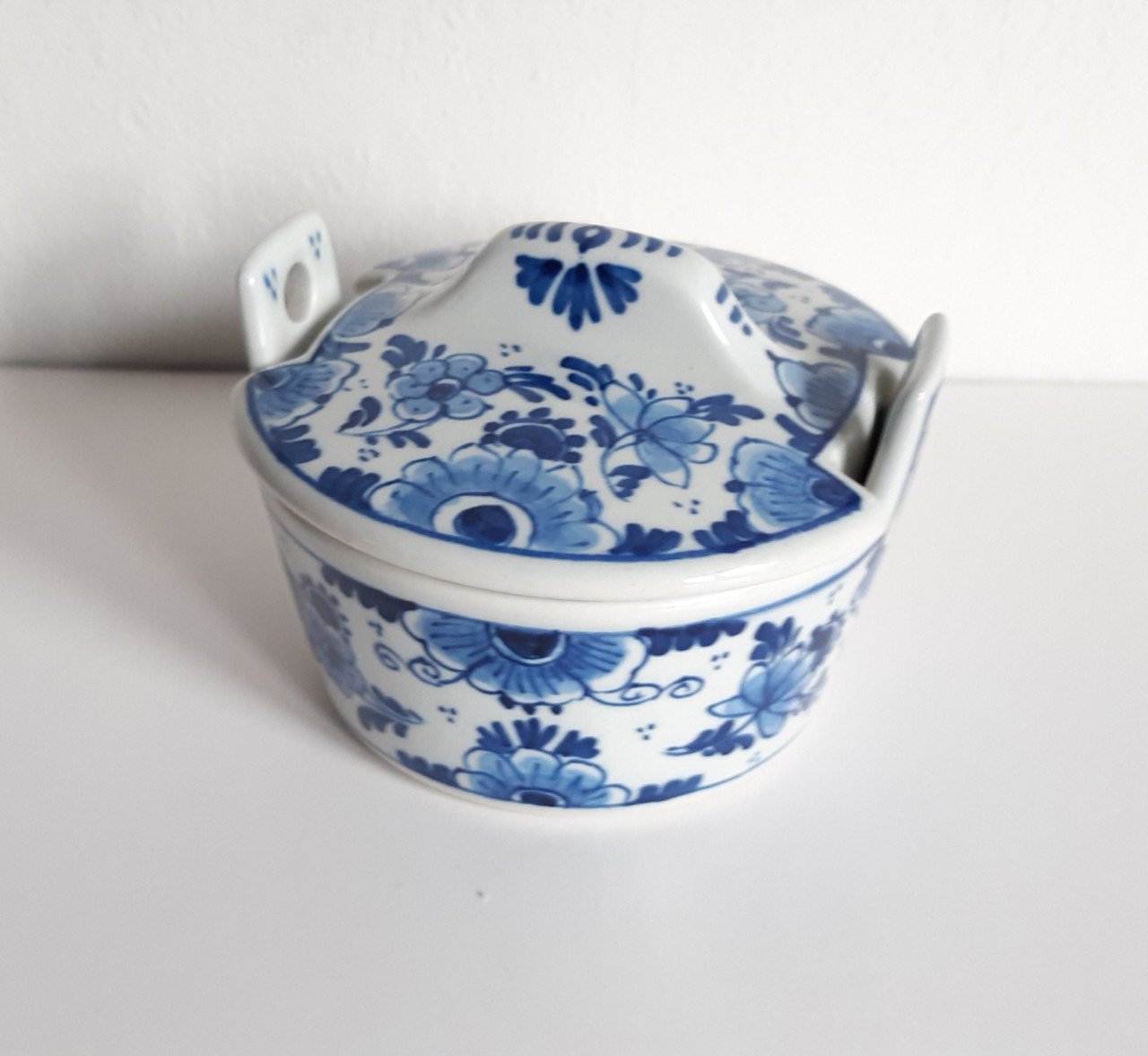 Royal Delft de Koninklijke Porceleyne Fles kleine boterpot, handbeschilderd