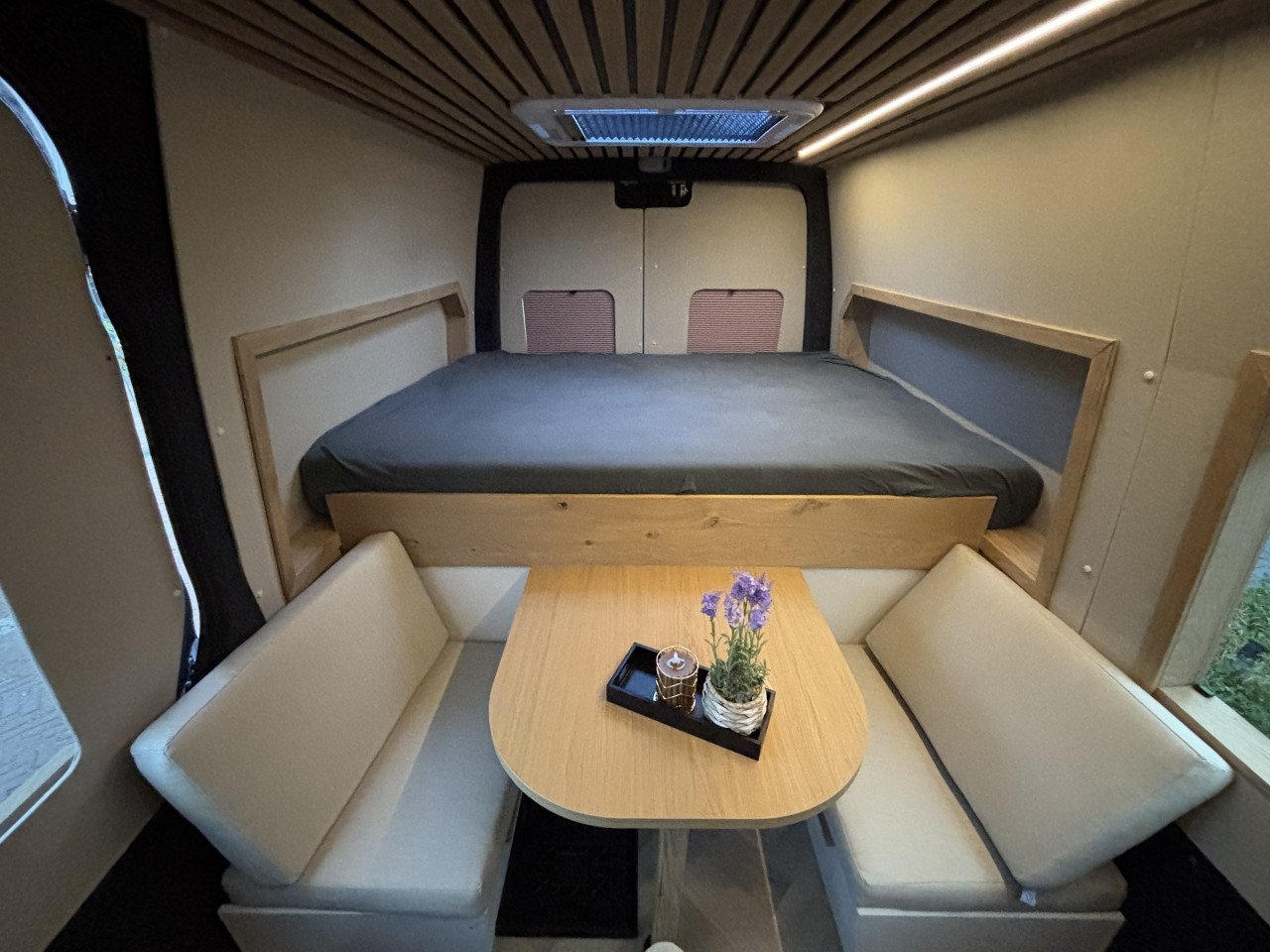 Oakie Doakie – Warme, sfeervolle camper voor 3 personen – off-grid mogelijk