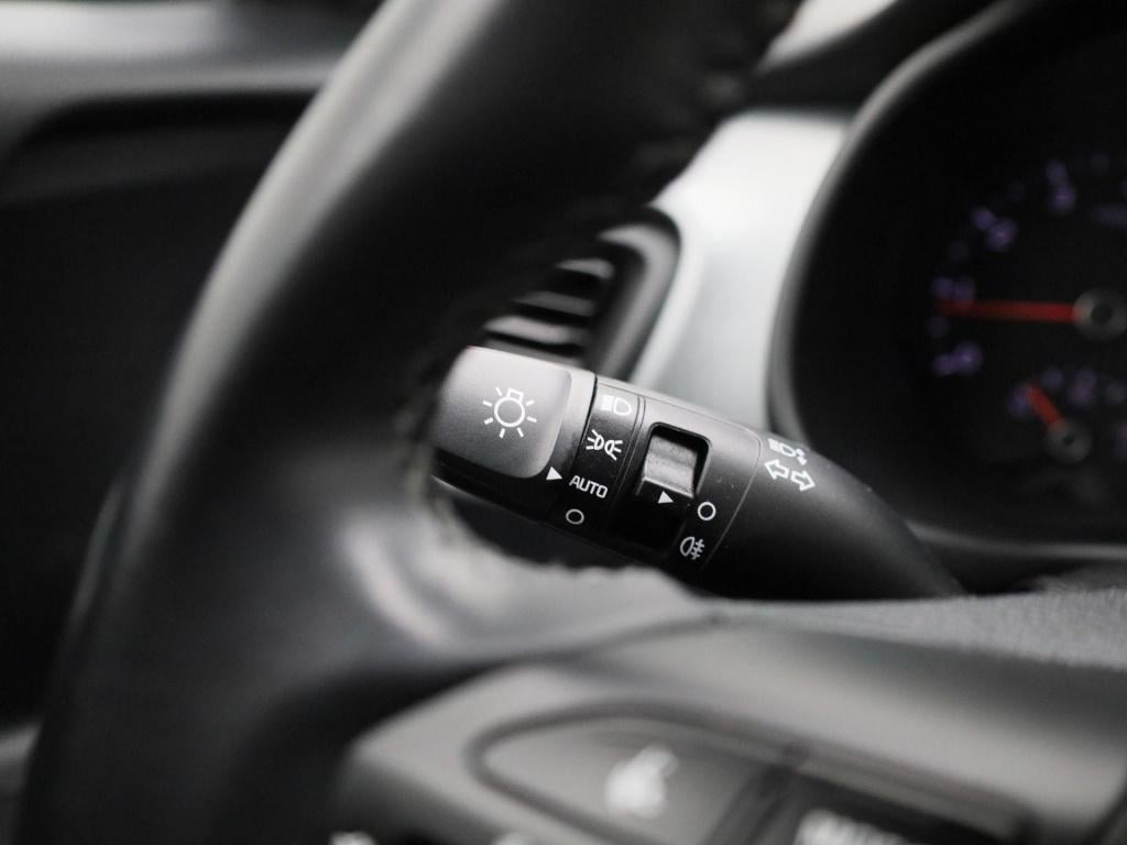 Kia Stonic 1.2 mpi design edition | apple carplay / android auto | parkeers