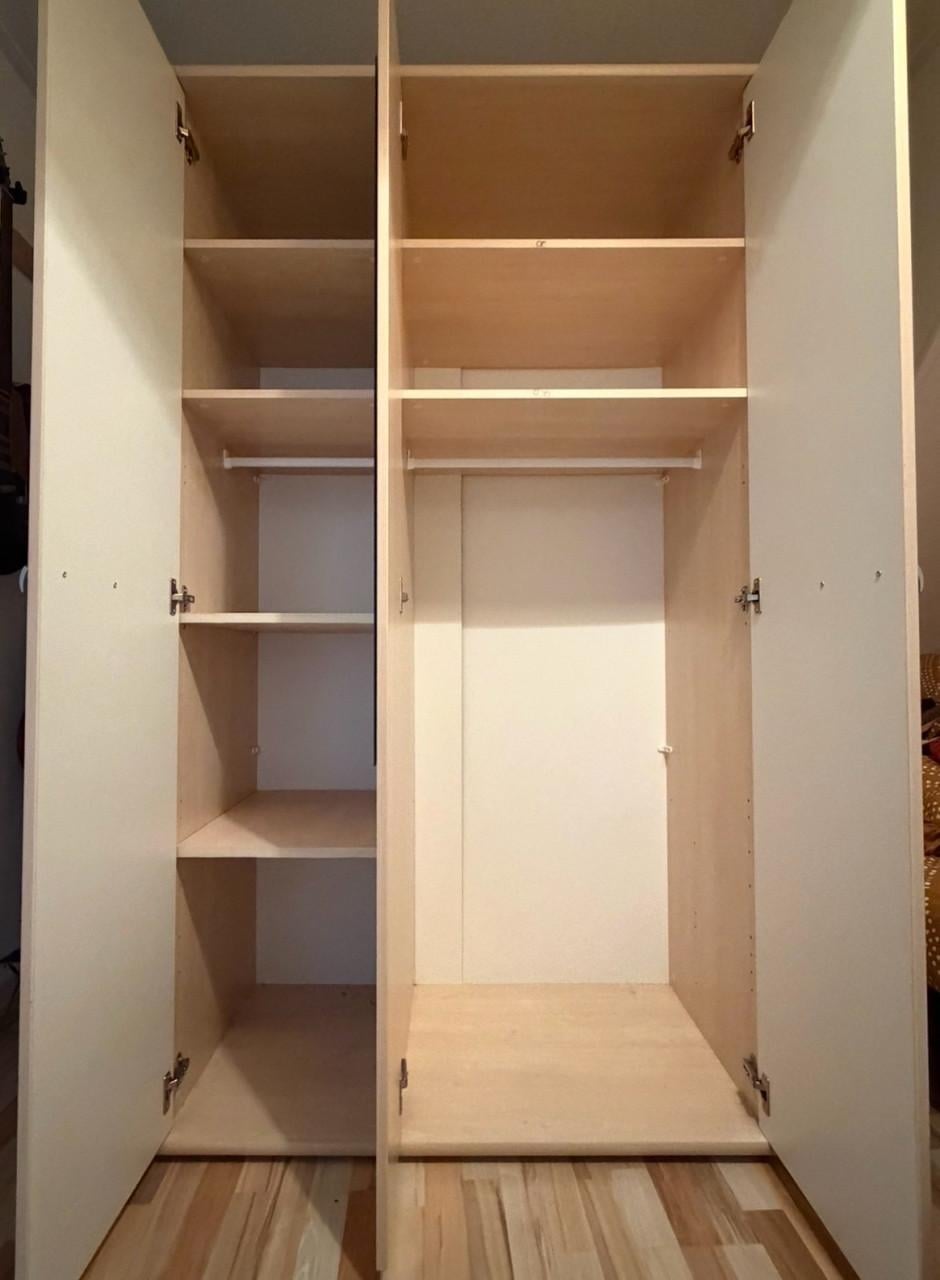 Kledingkast + boekenkast + nachtkastje