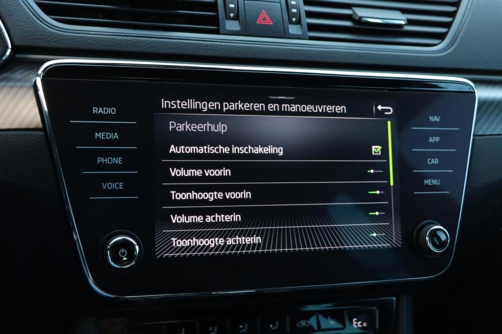 Skoda Superb combi 1.4 tsi iv sportline business 218pk dsg6 | memory | trek