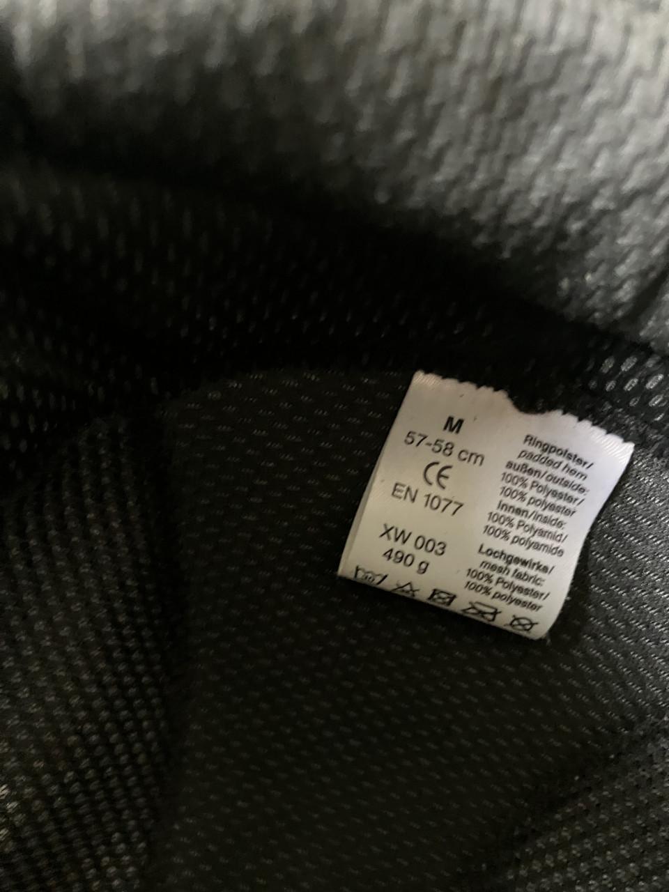 Te koop nog in goede staat een skihelm met bril