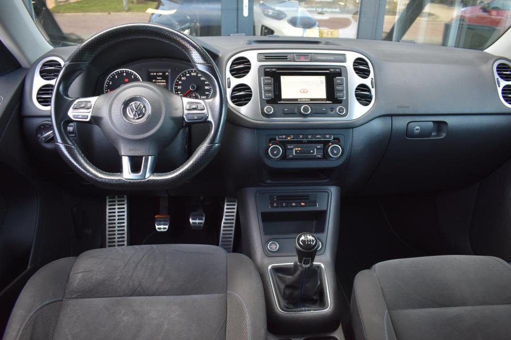 Volkswagen Tiguan 1.4 tsi r-line lm | trekhaak | xenon | led | stoelverwarm