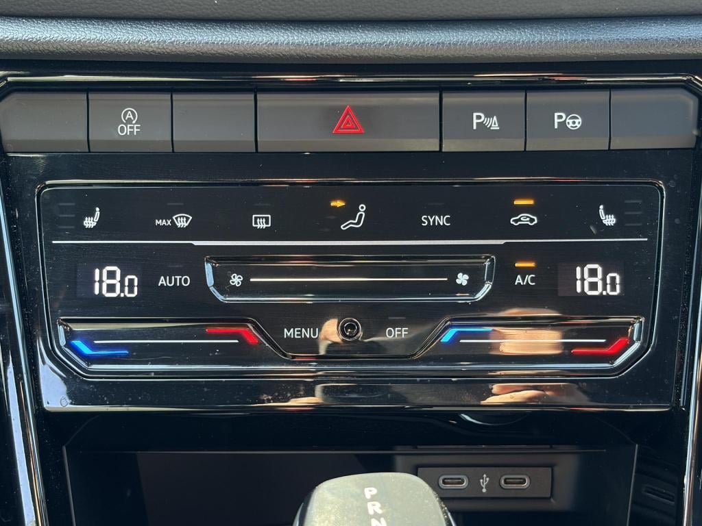 Volkswagen T-roc 1.5 tsi r-line |trekhaak | camera | adptieve cc | climate 