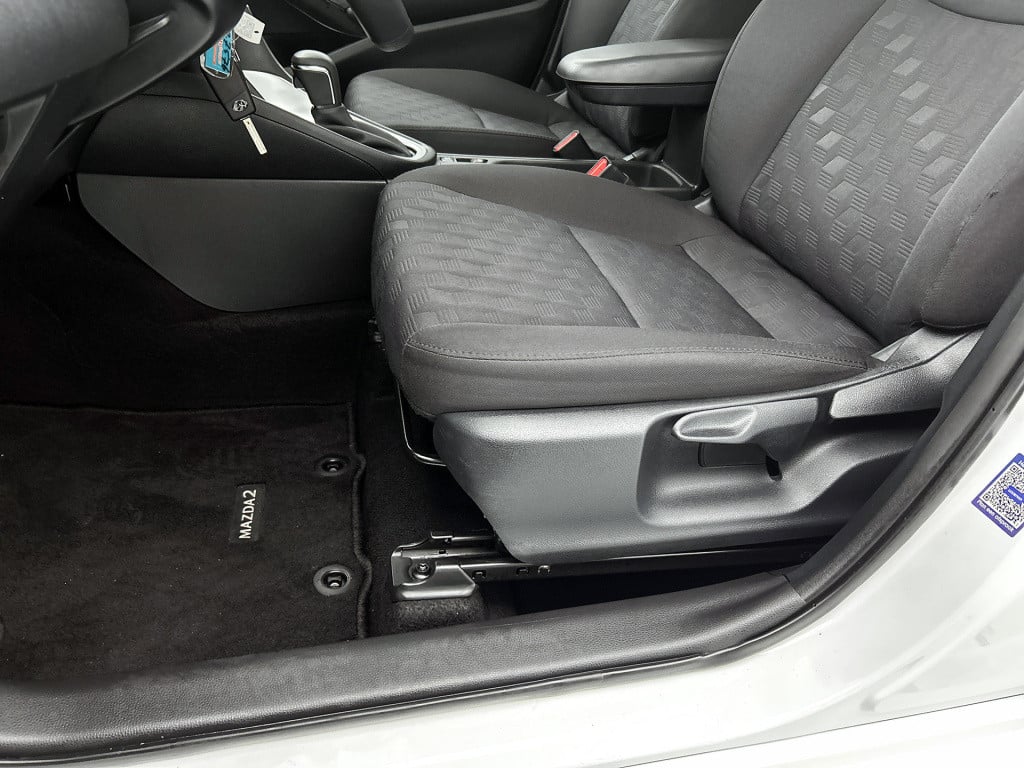 Mazda 2 Hybrid 1.5 centre-line