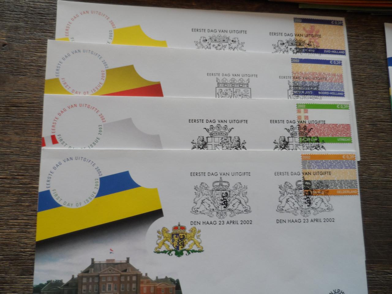 Postzegels velletjes van alle provincies.