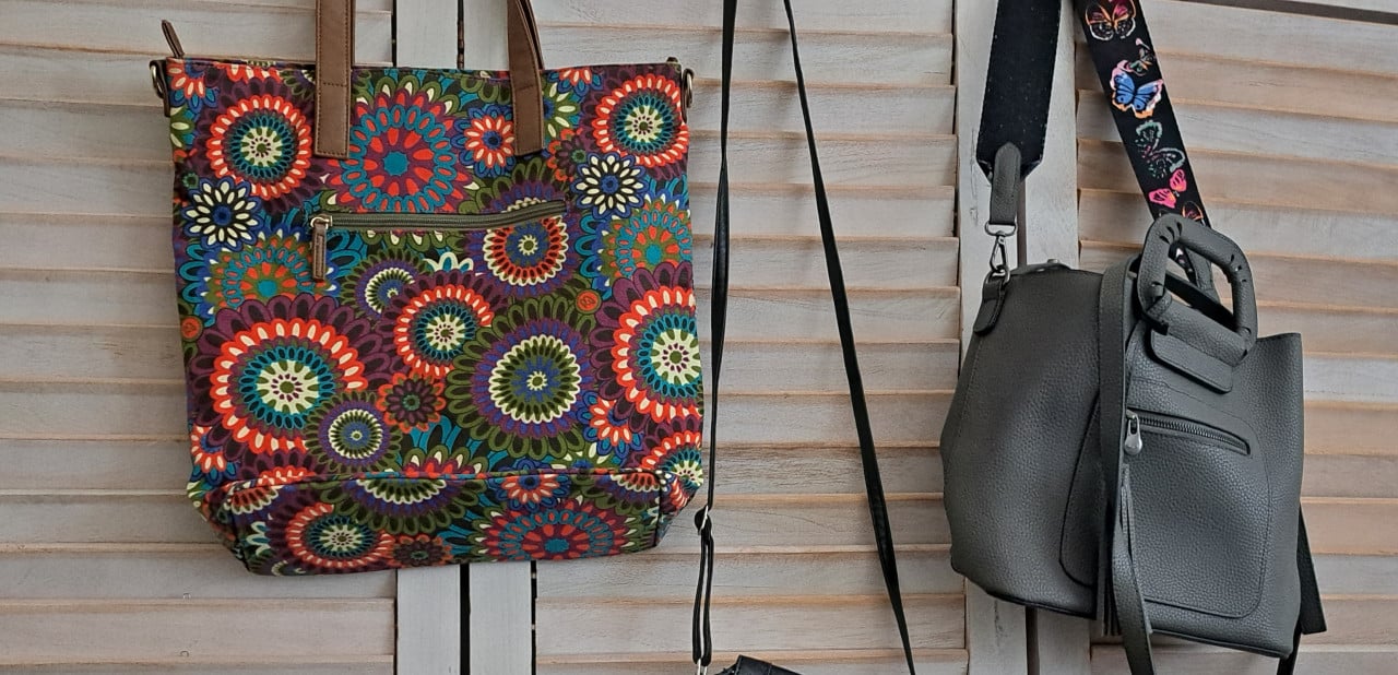 Mooie kleurrijke tassen, z.g.a.n.