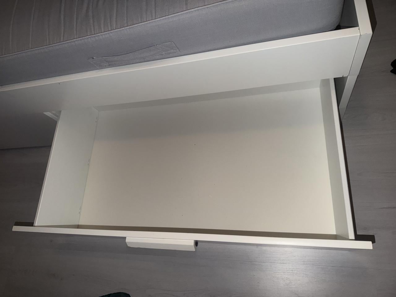 IKEA bed twijfelaar (140x200) met 4 lades.