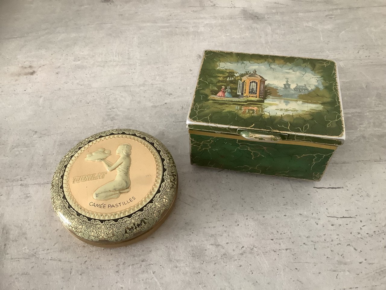 Vintage D.E. Theeblik + Tjoklat Camee Pastilles Blikje