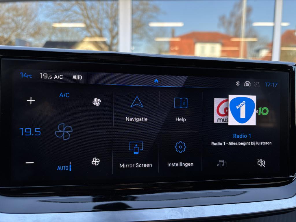 Peugeot 2008 gt automaat 1.2 hybrid 145