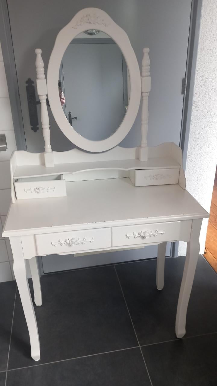 Te koop: (make-up) kaptafel