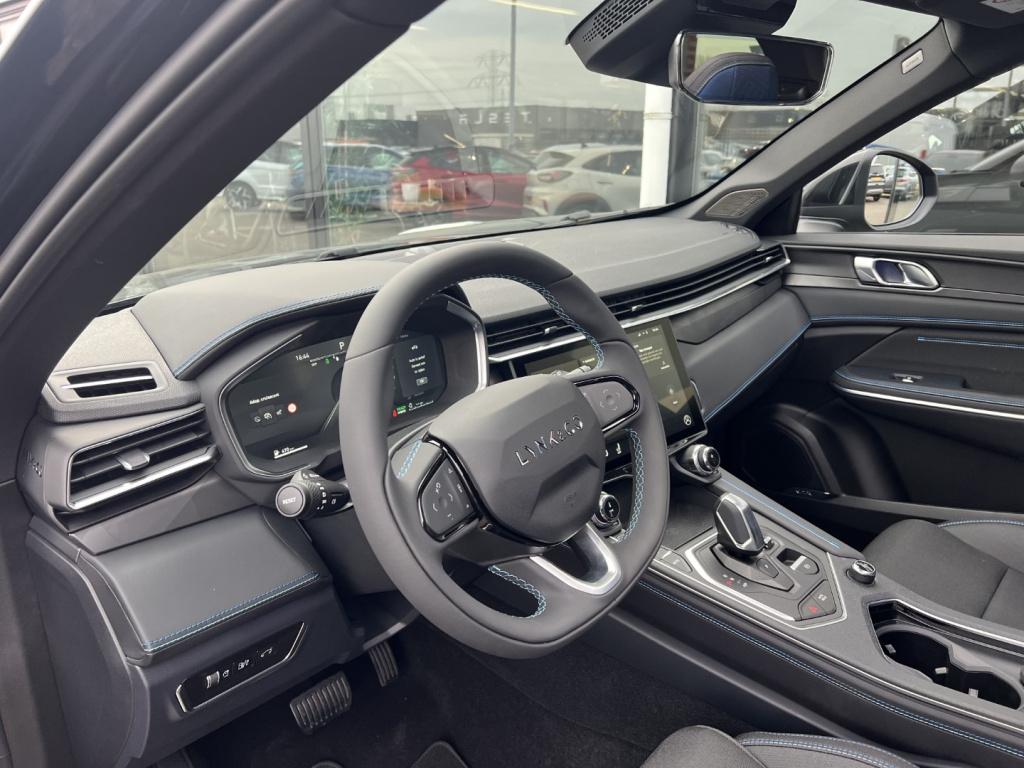 Lynk & Co 01 1.5 261pk plug in hybrid , black edition , pano dak,stuurverwa