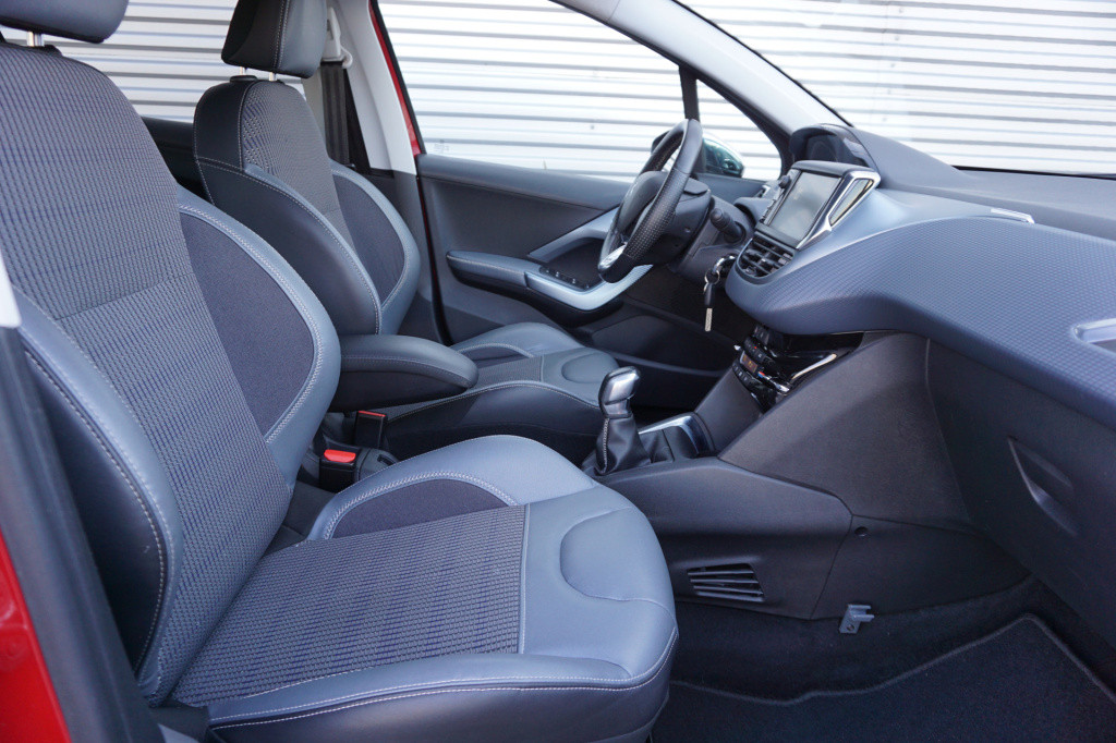 Peugeot 208 1.2 puretech allure climate / cruise / navi / lm velgen / nap