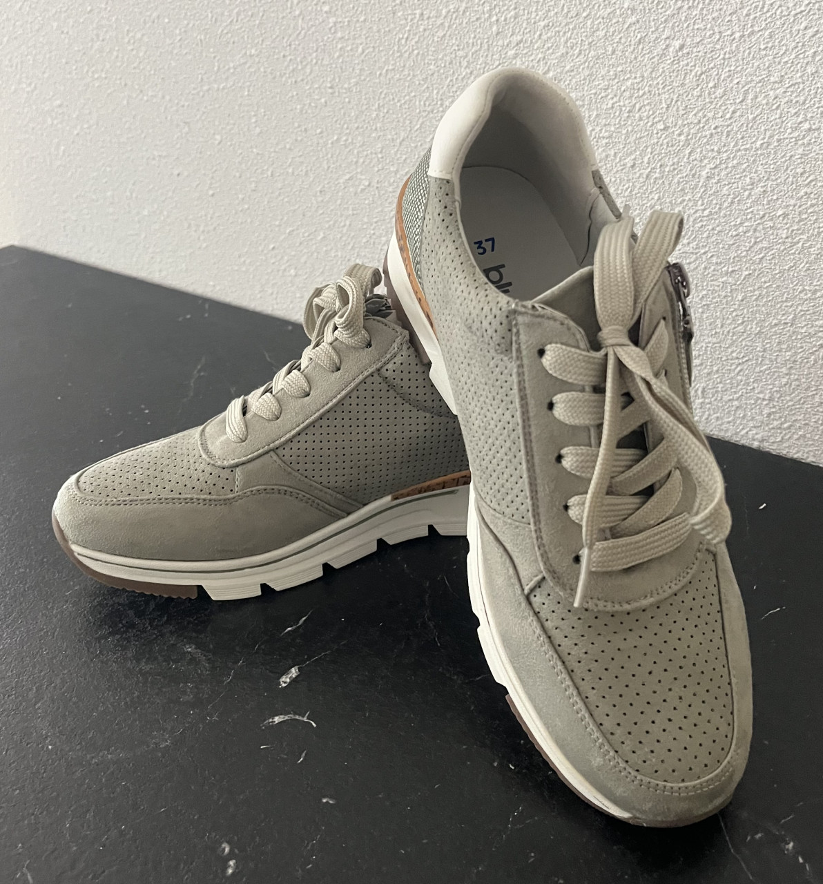 Nieuwe dames sneakers maat 37