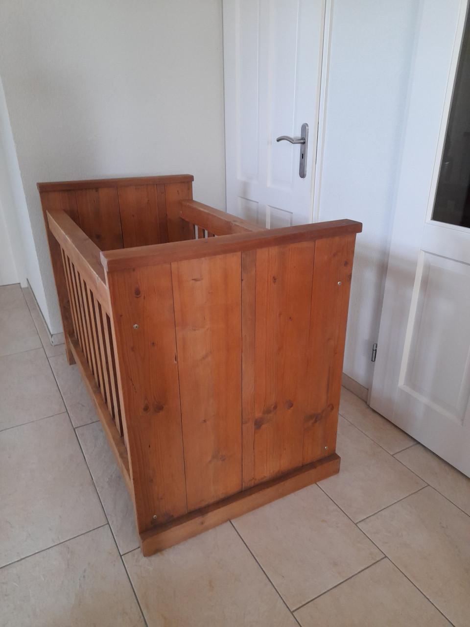 Super stevig massief houten ledikantje (in goede nette staat)