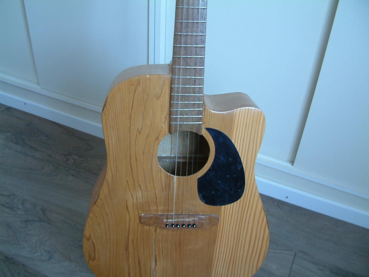 Oefen gitaar   western  75 euro