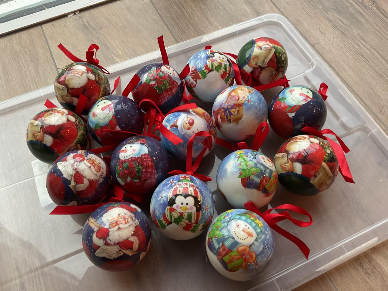 15 Kerstballen, met kerstman, pinguin, sneeuwpop, onbreekbaar