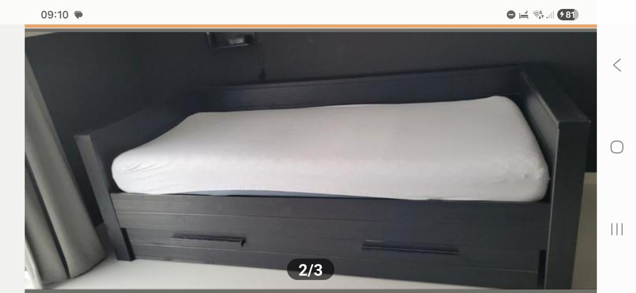 Zwart stoer eenpersoons bed