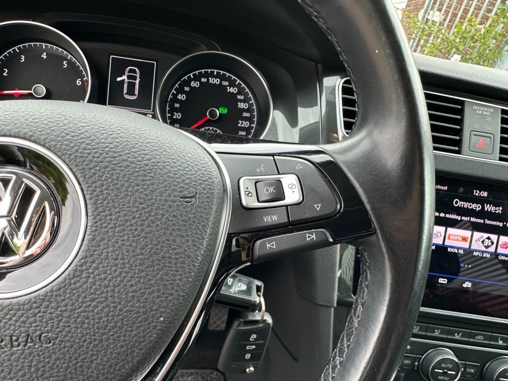 Volkswagen Golf 1.5 tsi comfortline business dsg pdc navi carplay