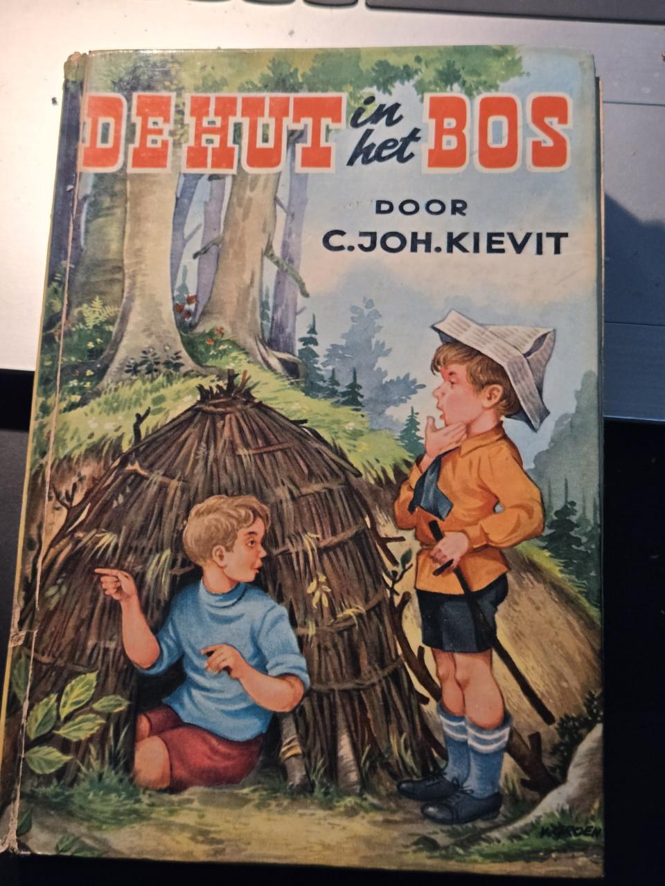 Boek 'De hut in het bos' door C. Joh. Kieviet. 1949