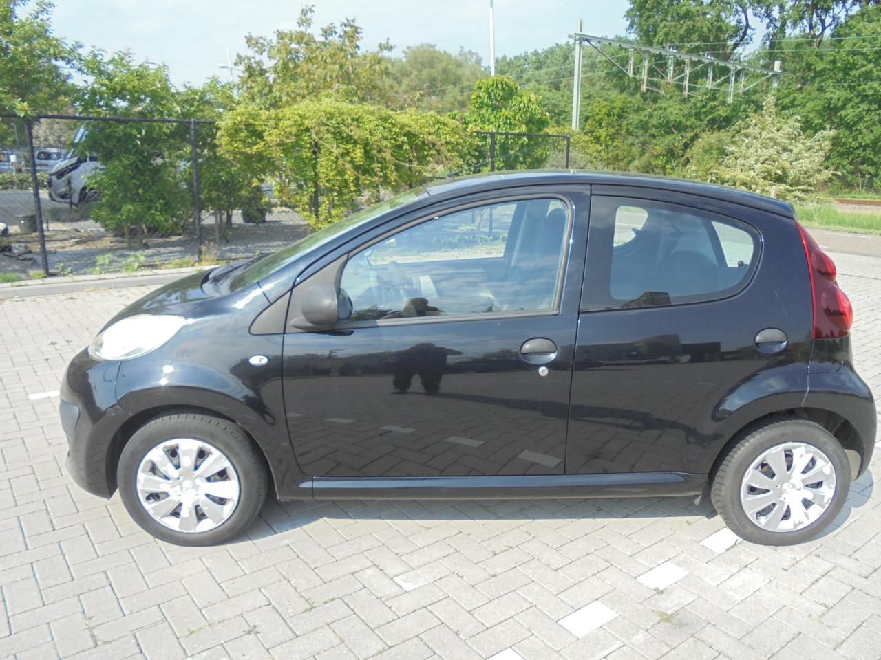 107 5 deur uitvoering met de onverwoestbare 3 cilinder motor Apk mei 2027