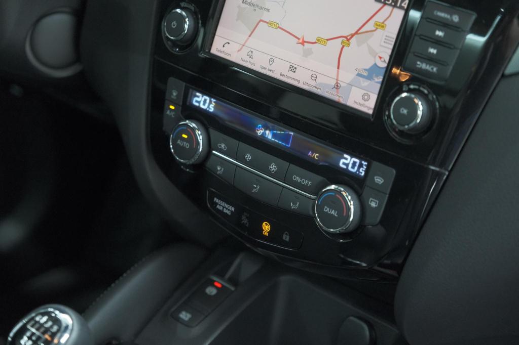 Nissan Qashqai 1.3 dig-t tekna | trekhaak | panoramadak | adaptieve cruise 