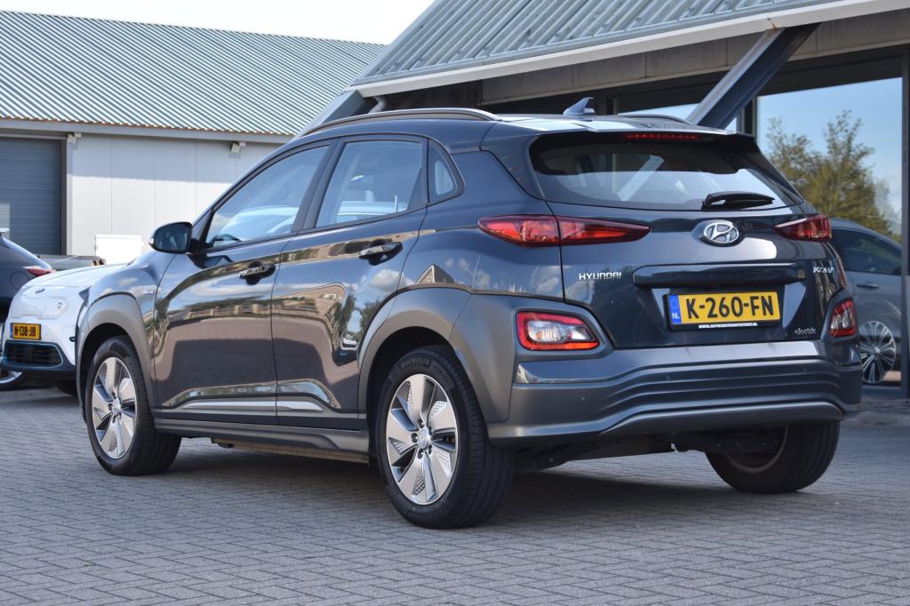 Hyundai Kona ev comfort 64 kwh soh 99% | nap | camera | apple carplay | and