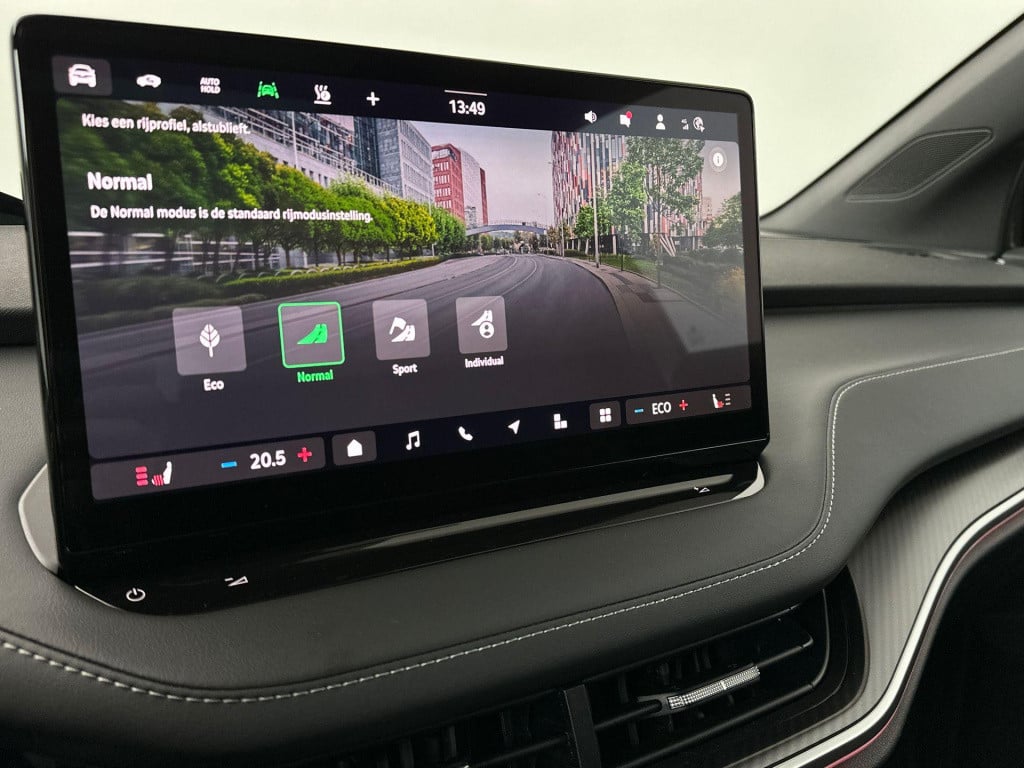 Skoda Enyaq Iv sportline elektromotor 210 kw / 286 pk suv elektri