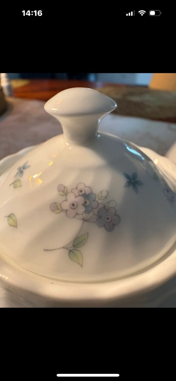 Wedgwood melkkannetje + suikerpotje