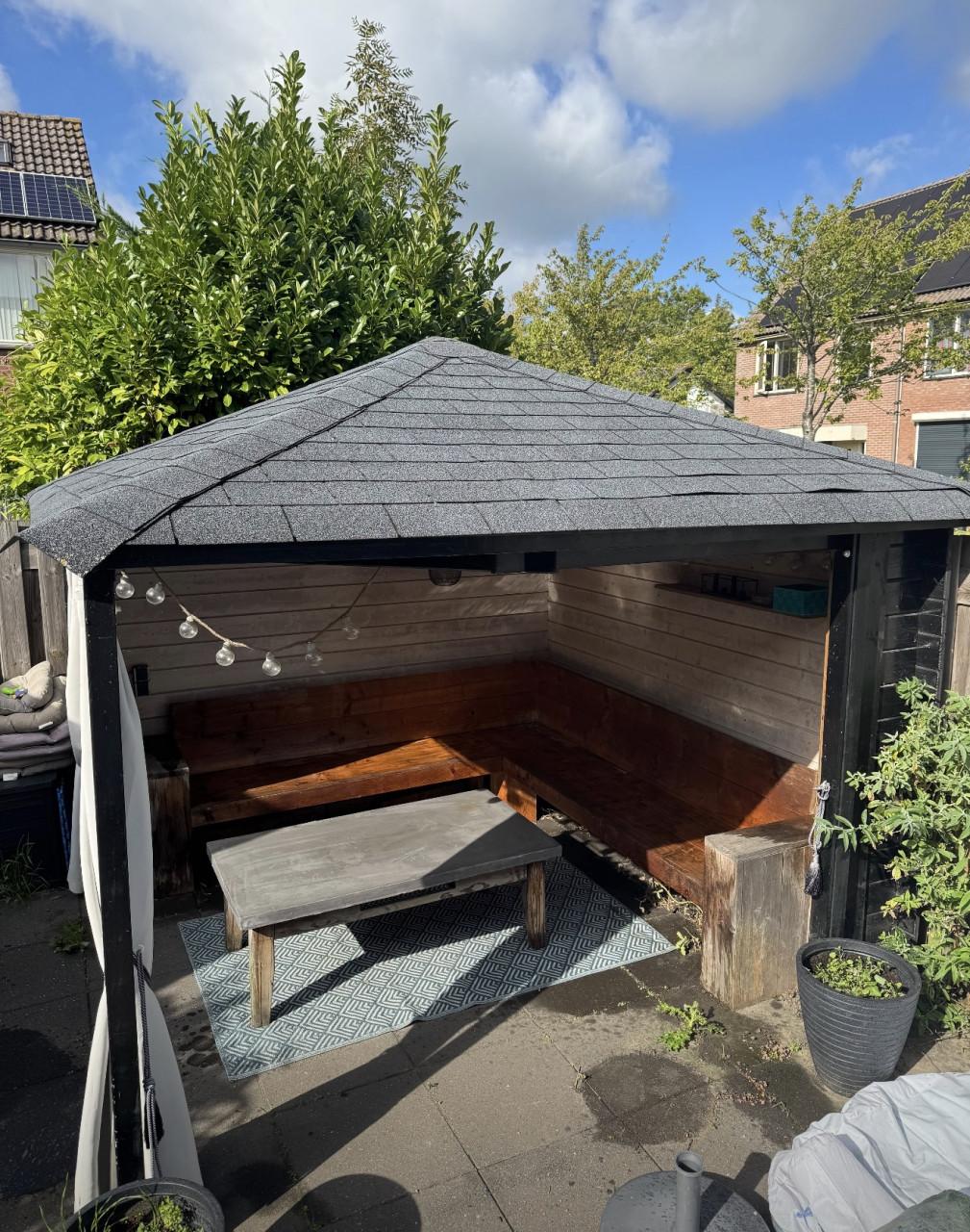 Tuinhuis met eventueel bank + tafel