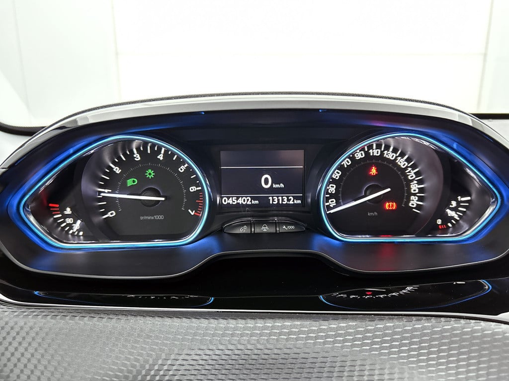 Peugeot 2008 110 pk allure | rijklaar | achteruitrijcamera | trekhaak | pan