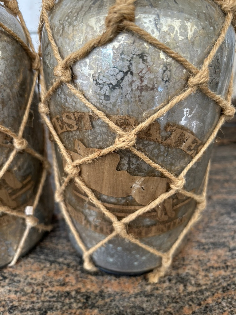 Fles vaas met gaaswerk hotelsjiek
