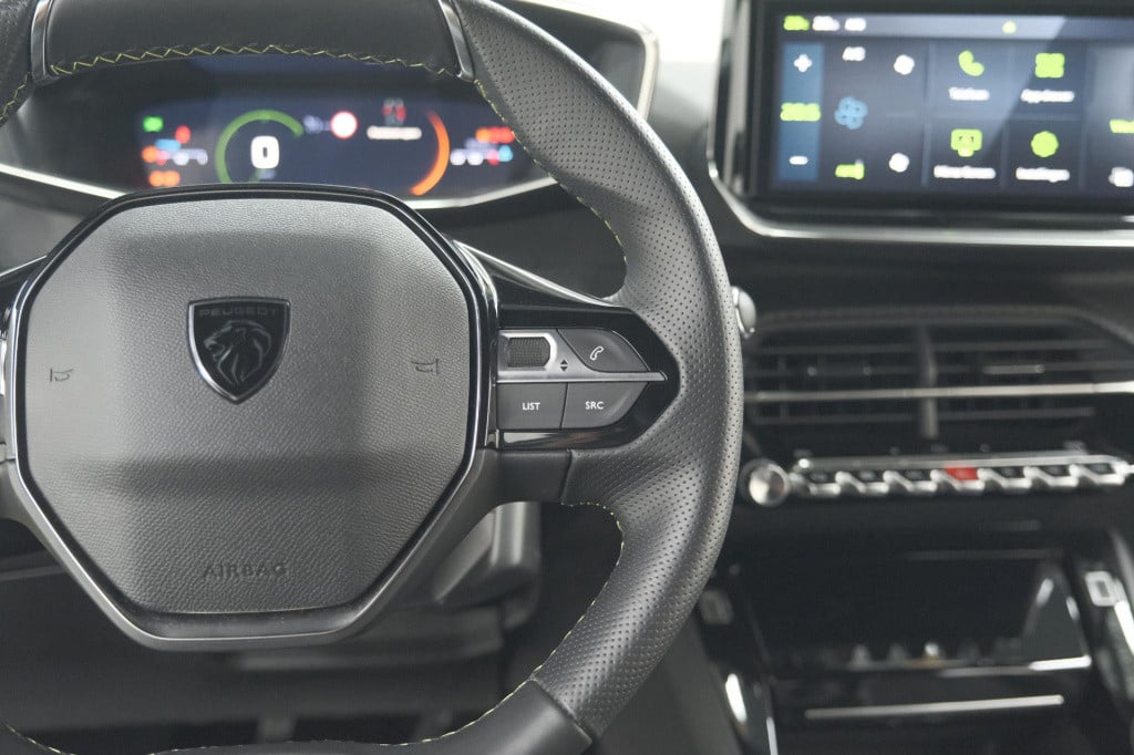 Peugeot 208 puretech 100 gt | camera | apple carplay | parkeersensoren