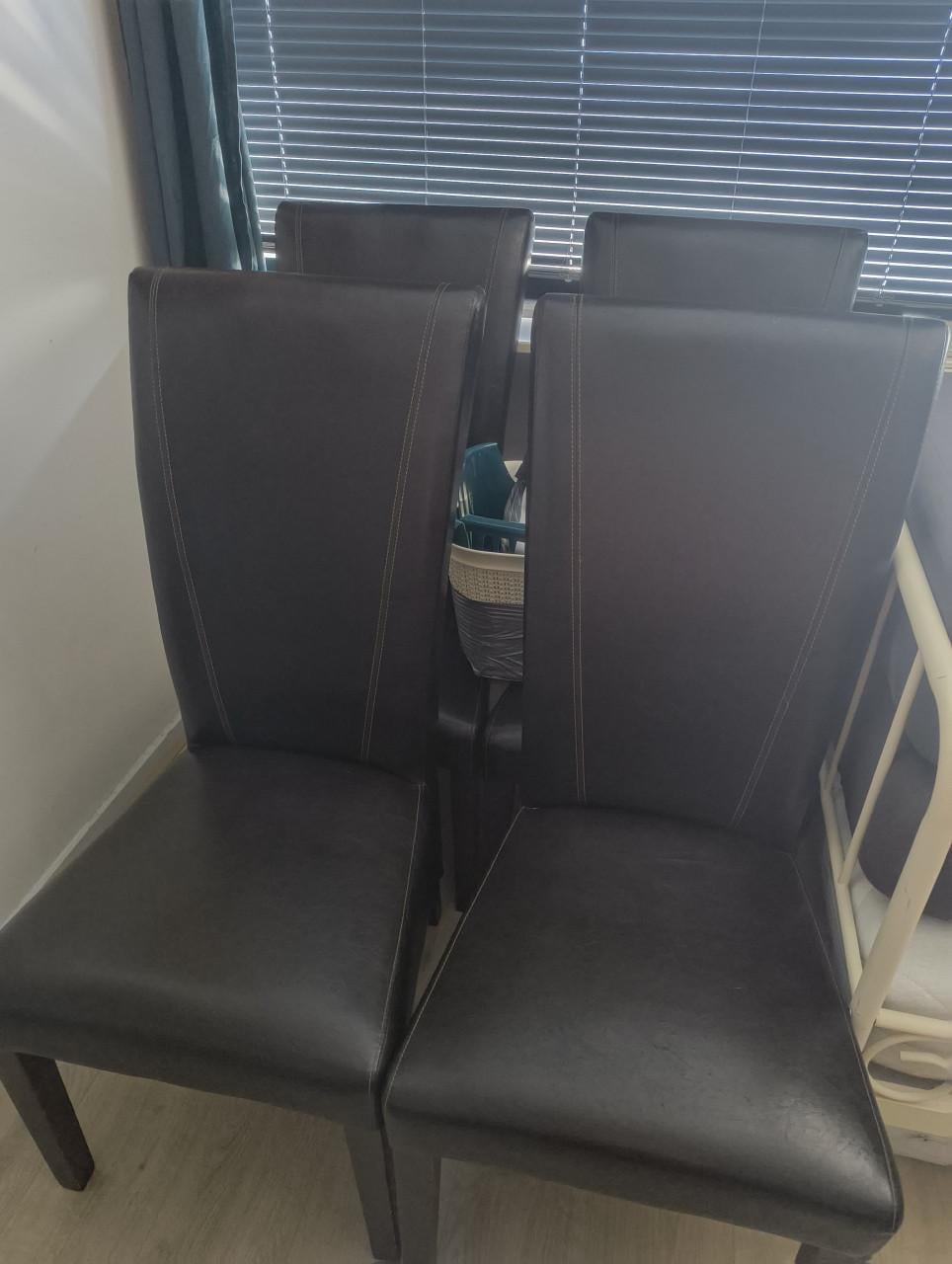 Eetkamerstoelen GRATIS