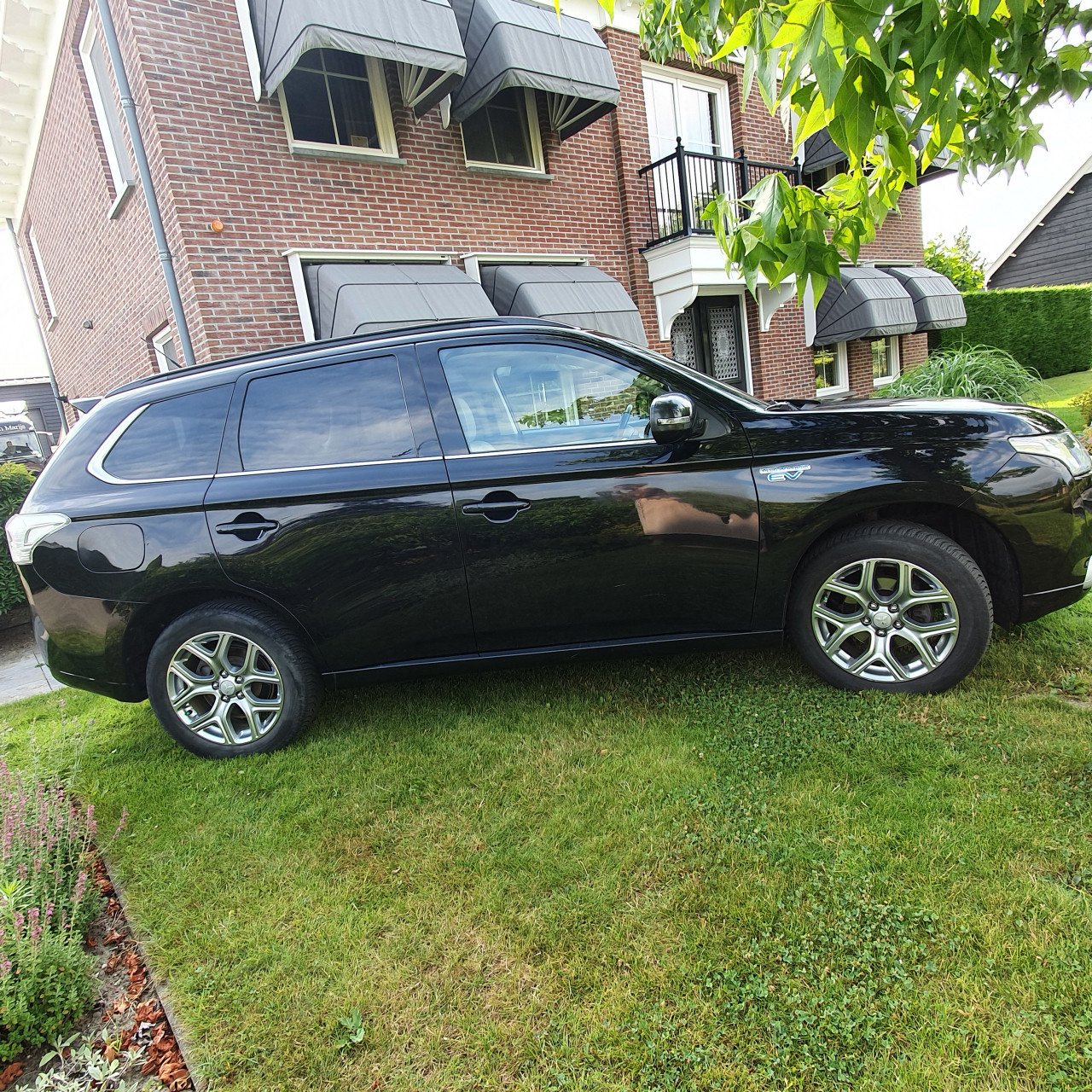 Mitsubishi Outlander Phev 7 zitter 4WD 7 persoons!