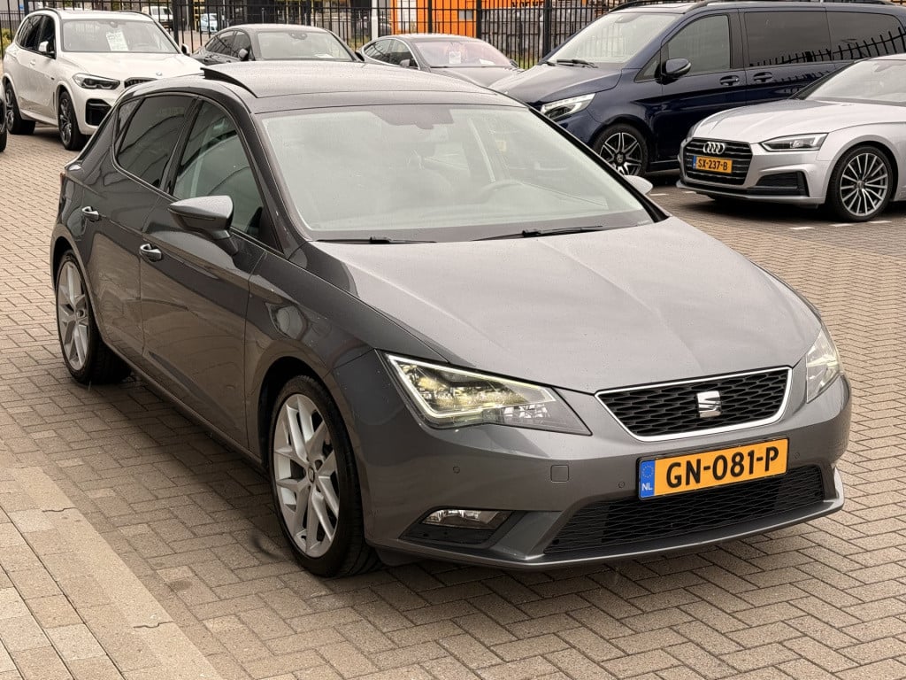 Seat Leon 1.0 ecotsi style connect | pano | camera | apple carplay | trekha