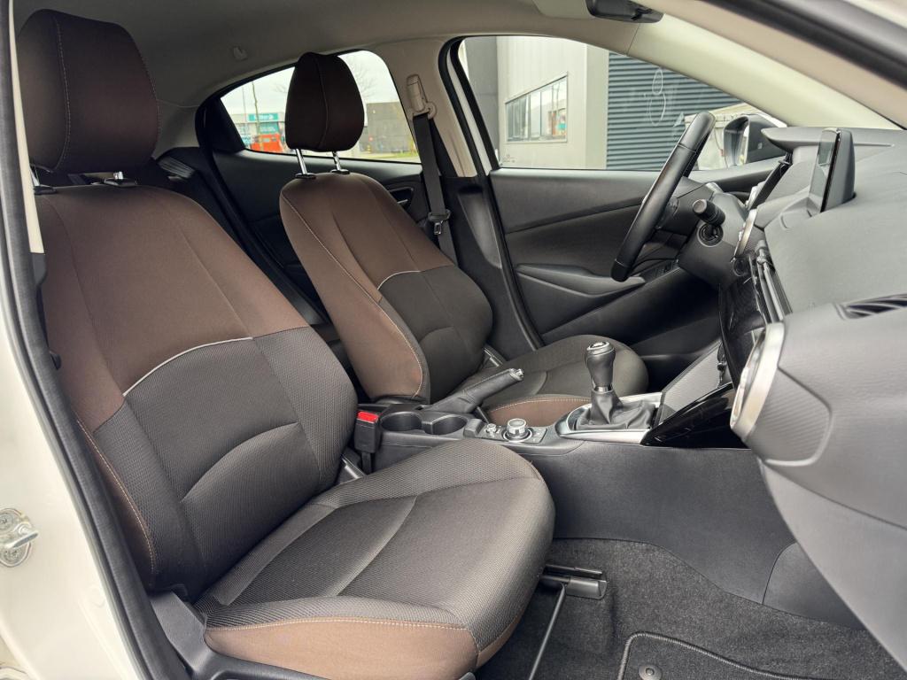 Mazda 2 1.5 skyactiv-g style selected nl-auto, allseason banden!