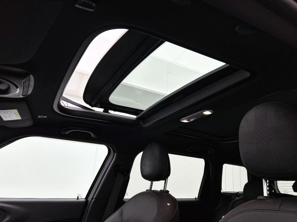 Mini Clubman 2.0 jcw all4 john cooper works | automaat | panoramadak | navi